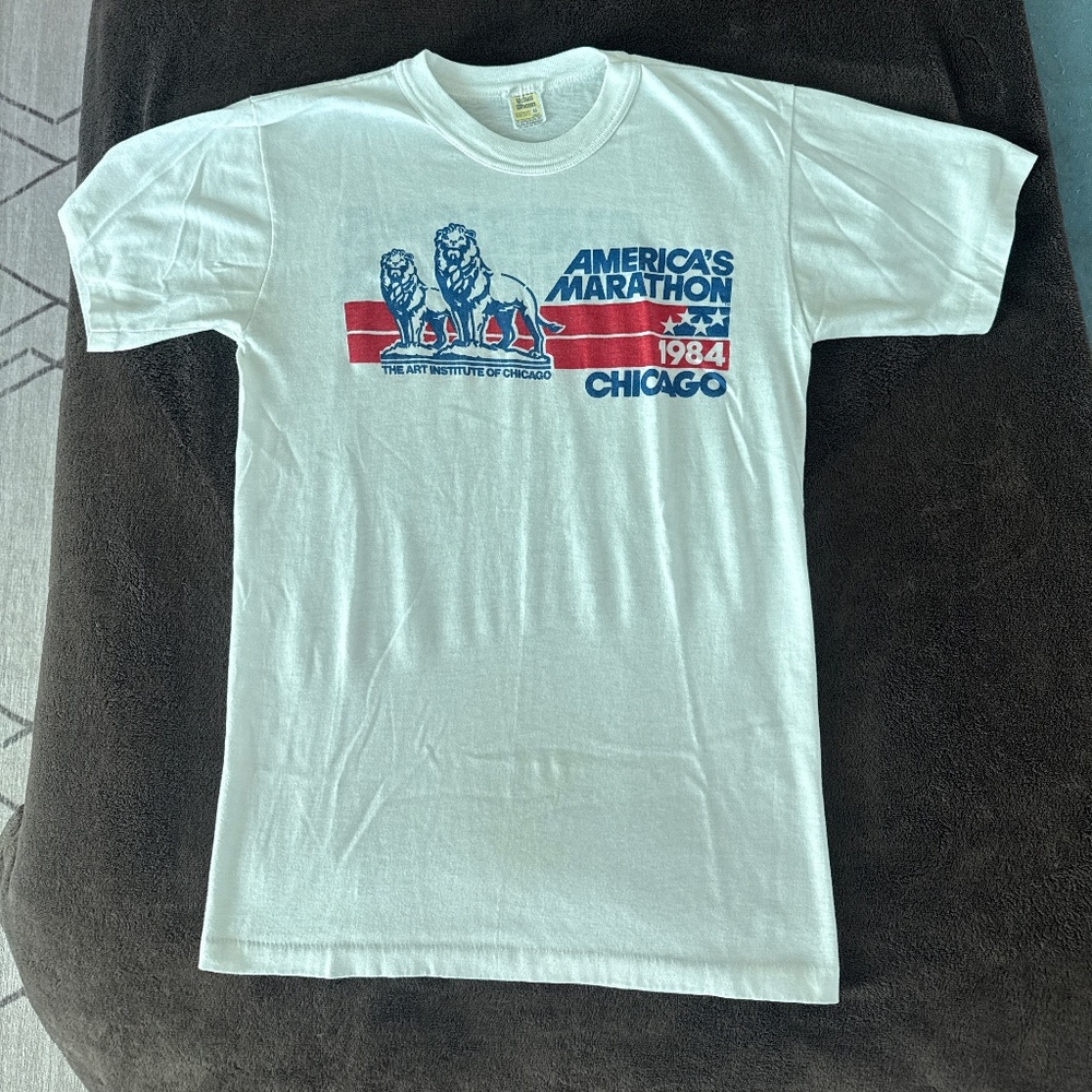 1984 Chicago Marathon - The Art Institute of Chicago Men’s T-shirt Size Small